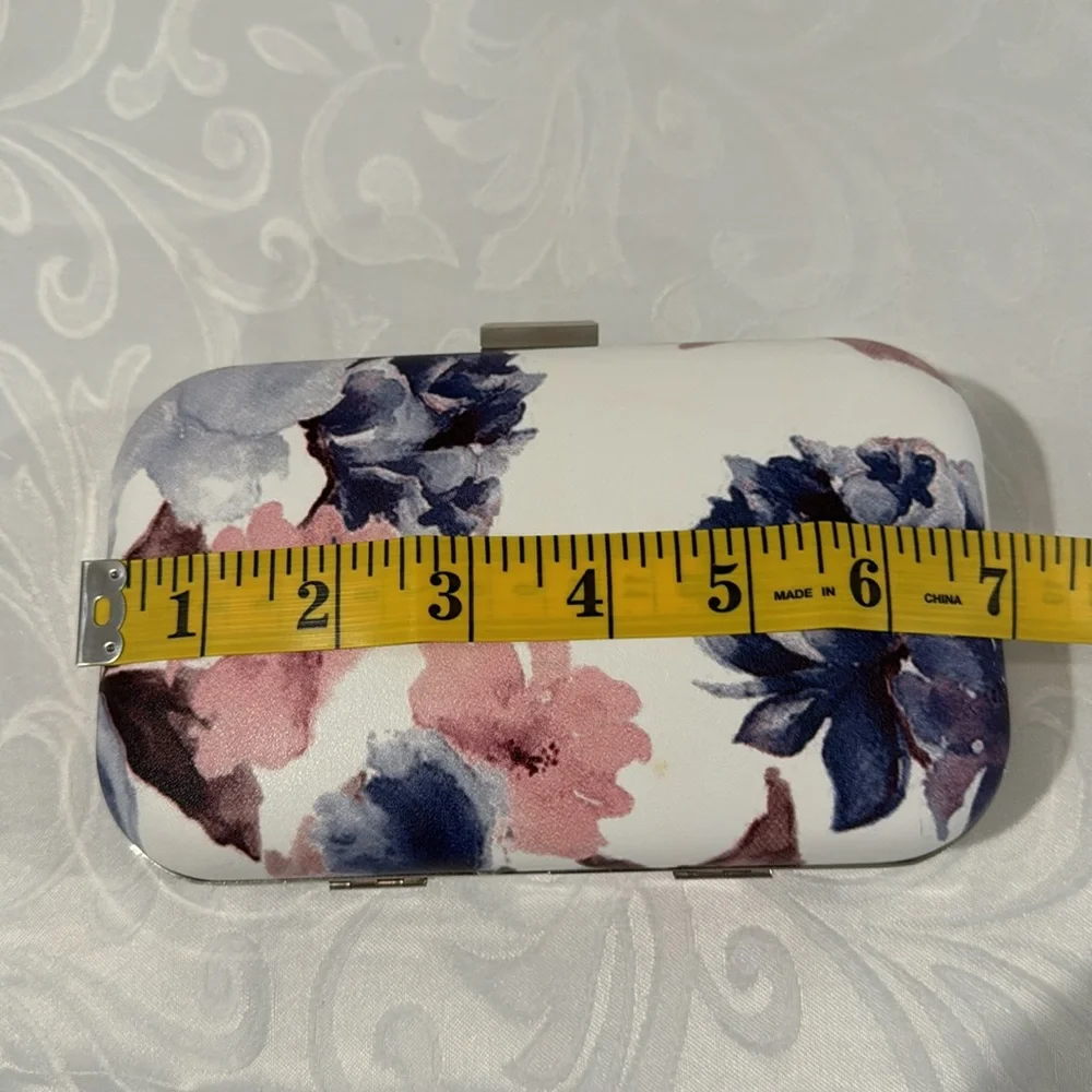 🌟3/$15🌟🎉HP🎉Lulu Thownsend Small Floral Bag - Picture 7 of 10